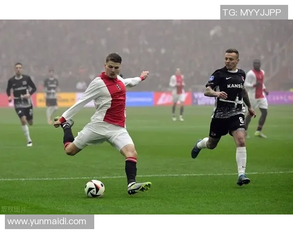 阿尔克与前进之鹰的激烈对决揭示了足球战术与团队协作的重要性